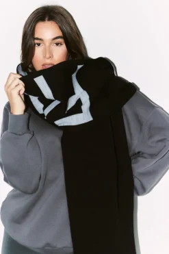 Fits Knitted Scarf