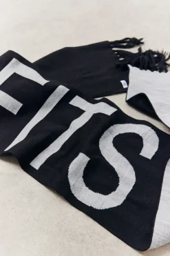Fits Knitted Scarf