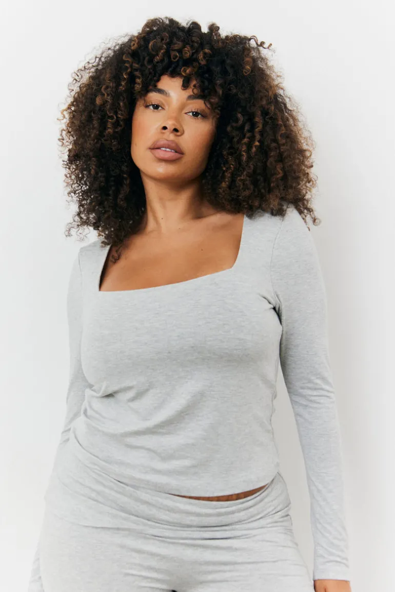 Sculpting Long Sleeve Scoop Neck T-Shirt