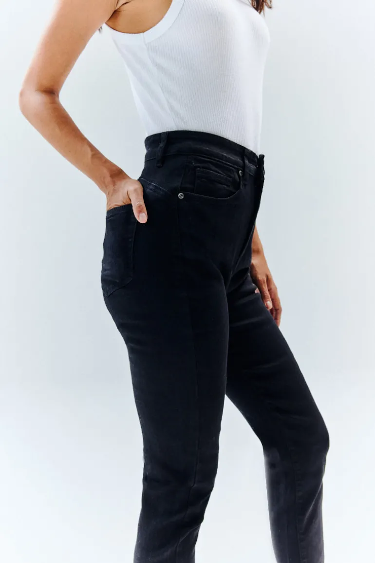 The Miracle Skinny Jean in Black