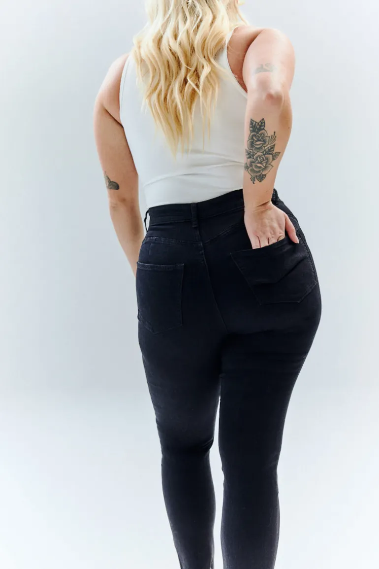 The Miracle Skinny Jean in Black