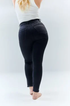 The Miracle Skinny Jean in Black